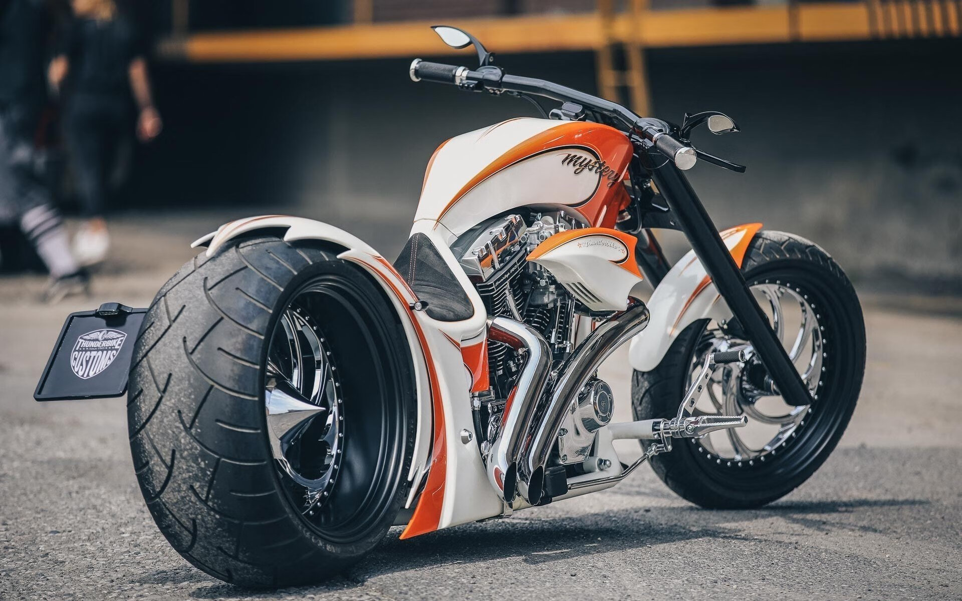 开云中国-曼联球员探访福利院送上温暖,曼联足球运动员